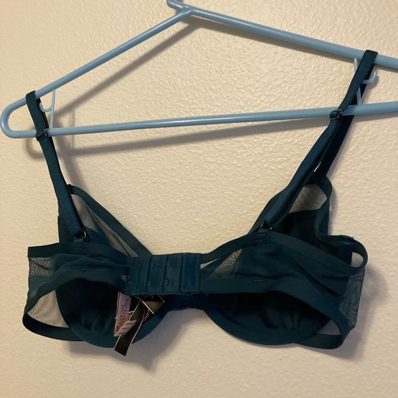 LAST CHANCE -- NWT VS Unlined Demi Bra - Picture 4 of 6